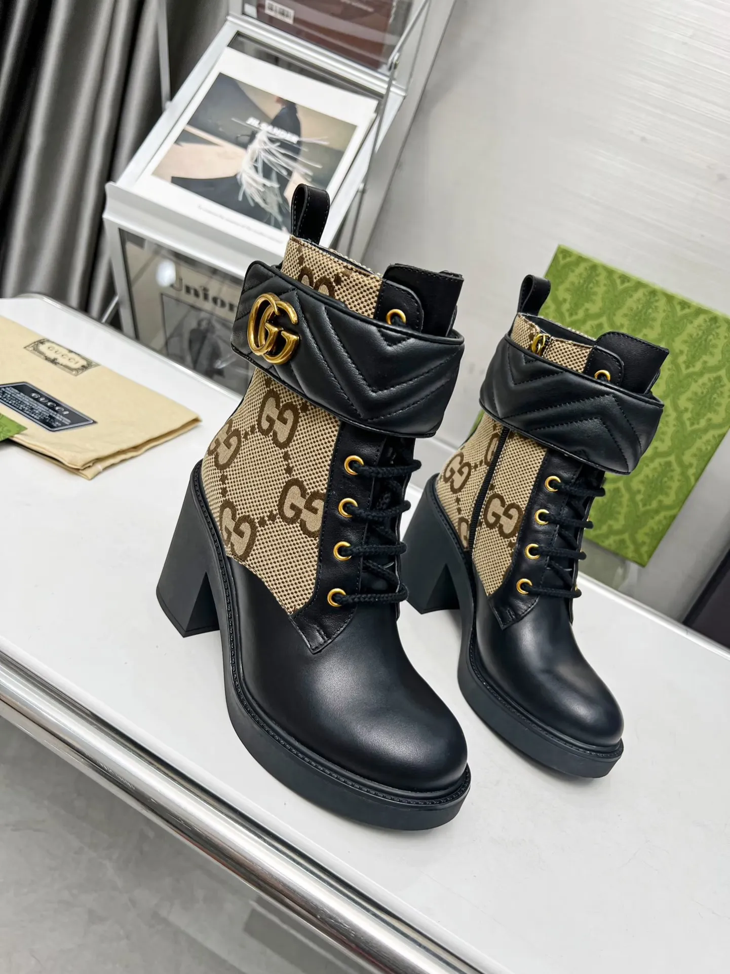 👟👟Ex-factory price 560👟👟 Autumn and winter GUCCI double G ankle boots with original open mold and electric embroidery magic belt khaki GG canvas logo elements, full of high-end feel. The side zipper is super easy to put on and take off. Fabric: cowhide. Lining/foot pad: cowhide. TPU outsole. Heel height 8cm. Size: 35-42#.